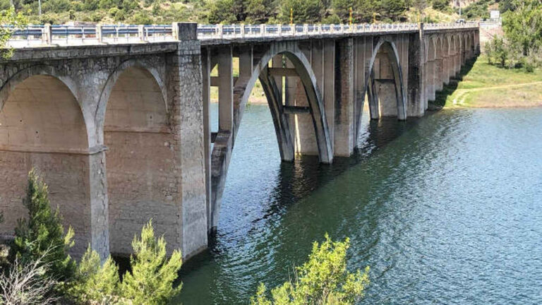 Ruta al Viaducto de Entrepeñas por el agua